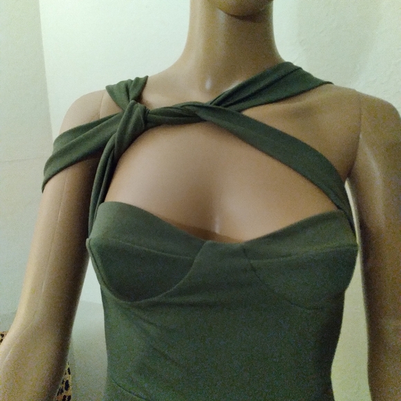 Versitile top dress- change up how you wear the straps - Picture 3 of 6